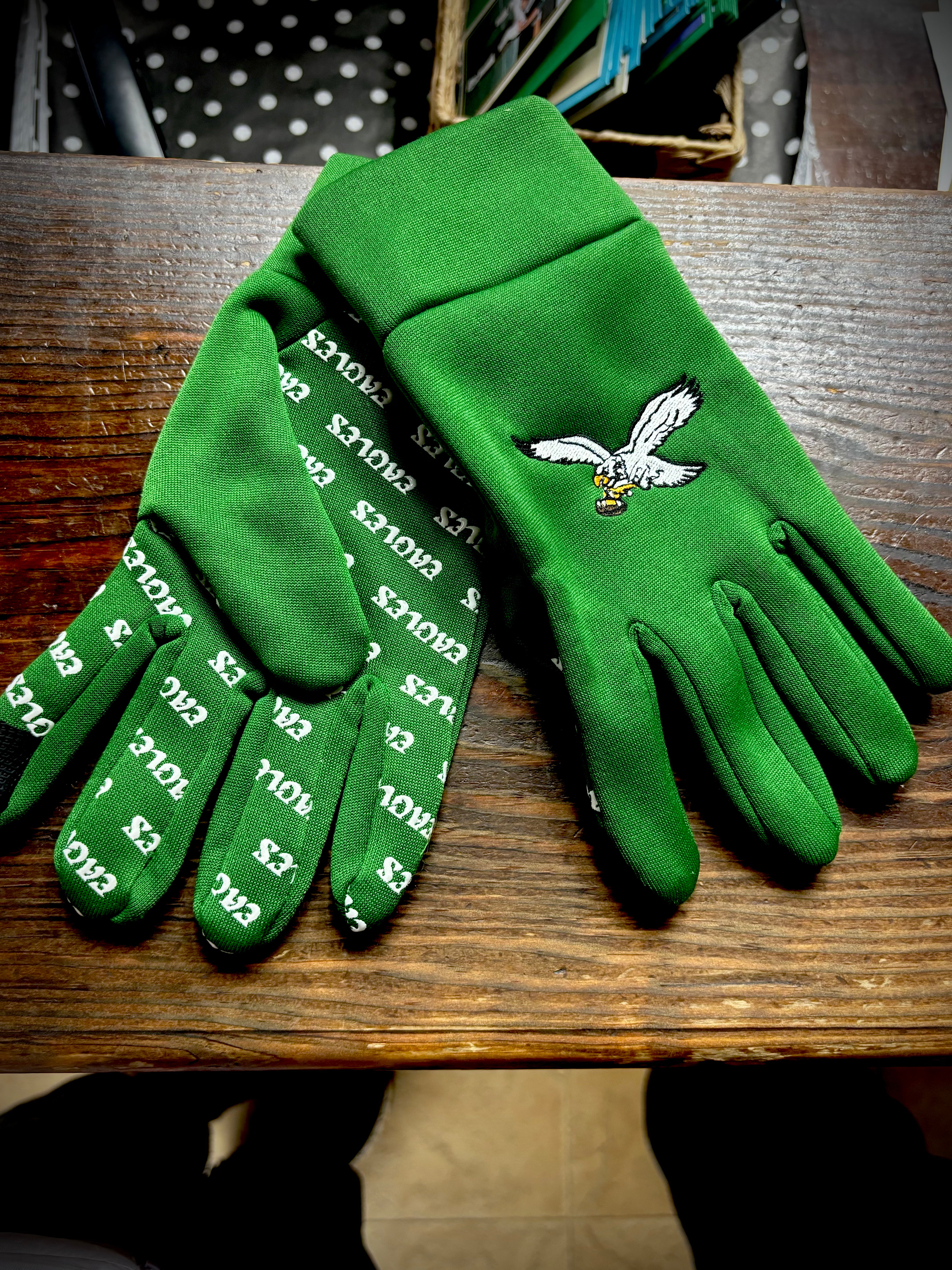 Eagles throwback texting glove