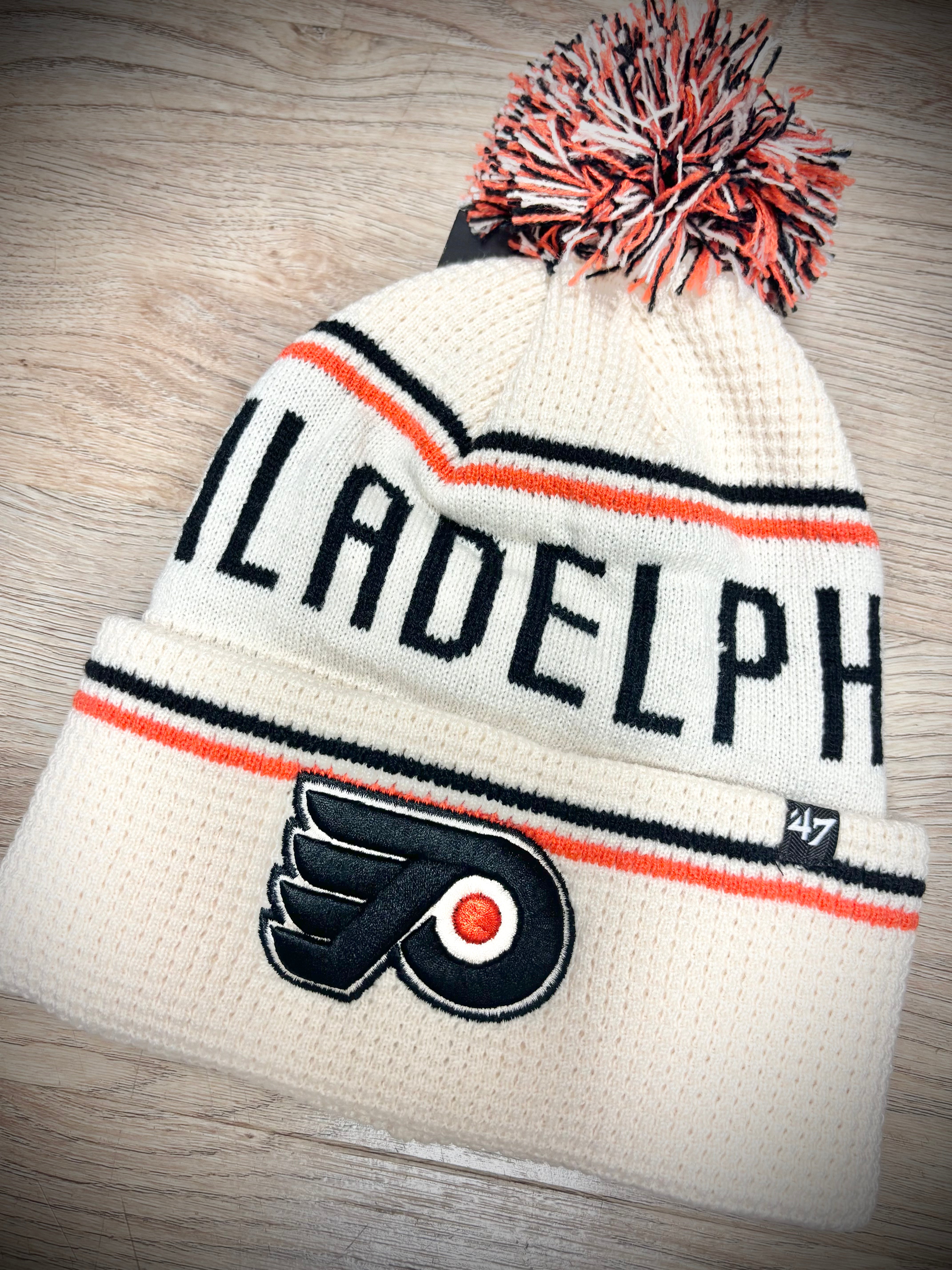 Flyers Natural Quattrle 47 cuff Knit w Pom